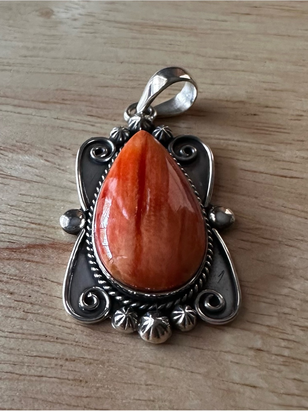 Beautiful spiny oyster teardrop pendant